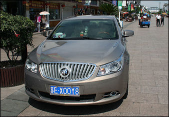 20111106-Wiki com  street Buick_LaCrosse_China 1.jpg